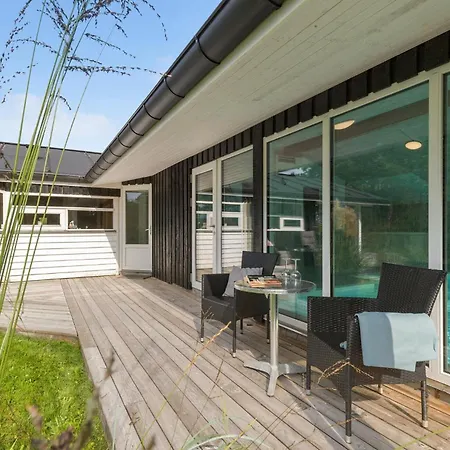 Semesterbostad Stunning In With Sauna Knebel