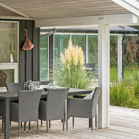 Semesterbostad Gorgeous In Knebel With Sauna Skødshoved Strand